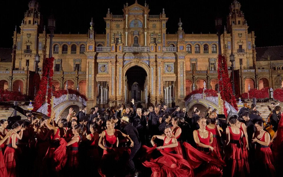  Alberto Iglesias & Sevilla Orchestra  
Dior Cruise show  
Bureau Betak 
Plaza de España, Sevilla