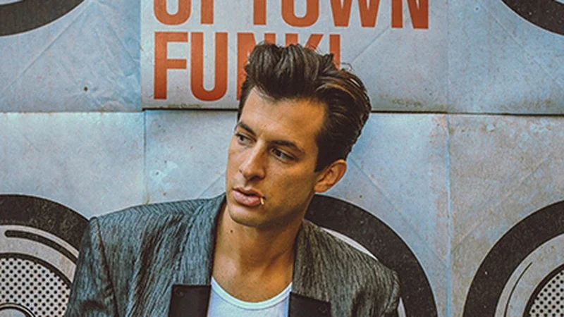  Mark Ronson  
Dior Cruise afterparty  
Bureau Betak 
Plaza de España, Sevilla