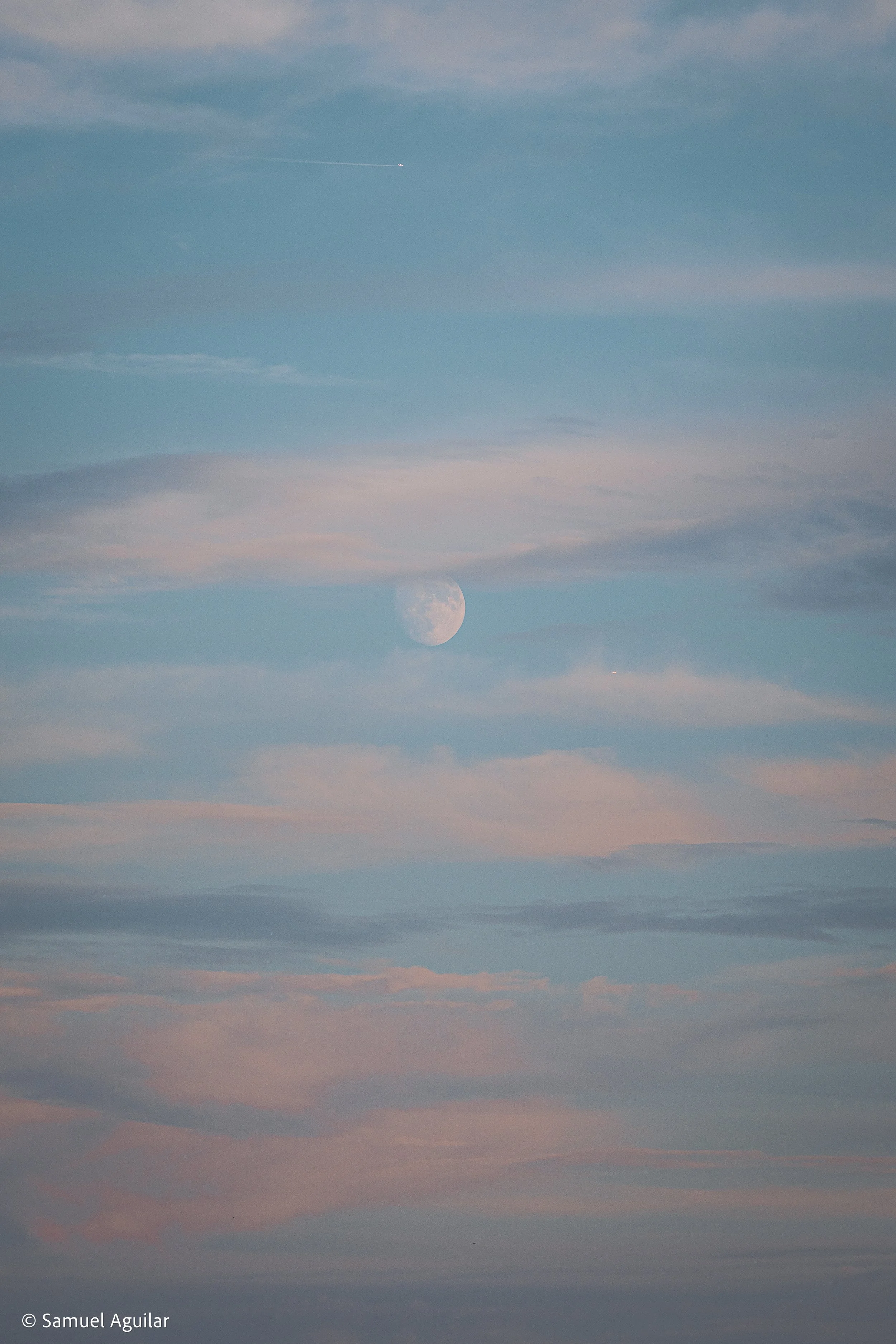 Daylight moon (Porto, Portugal)