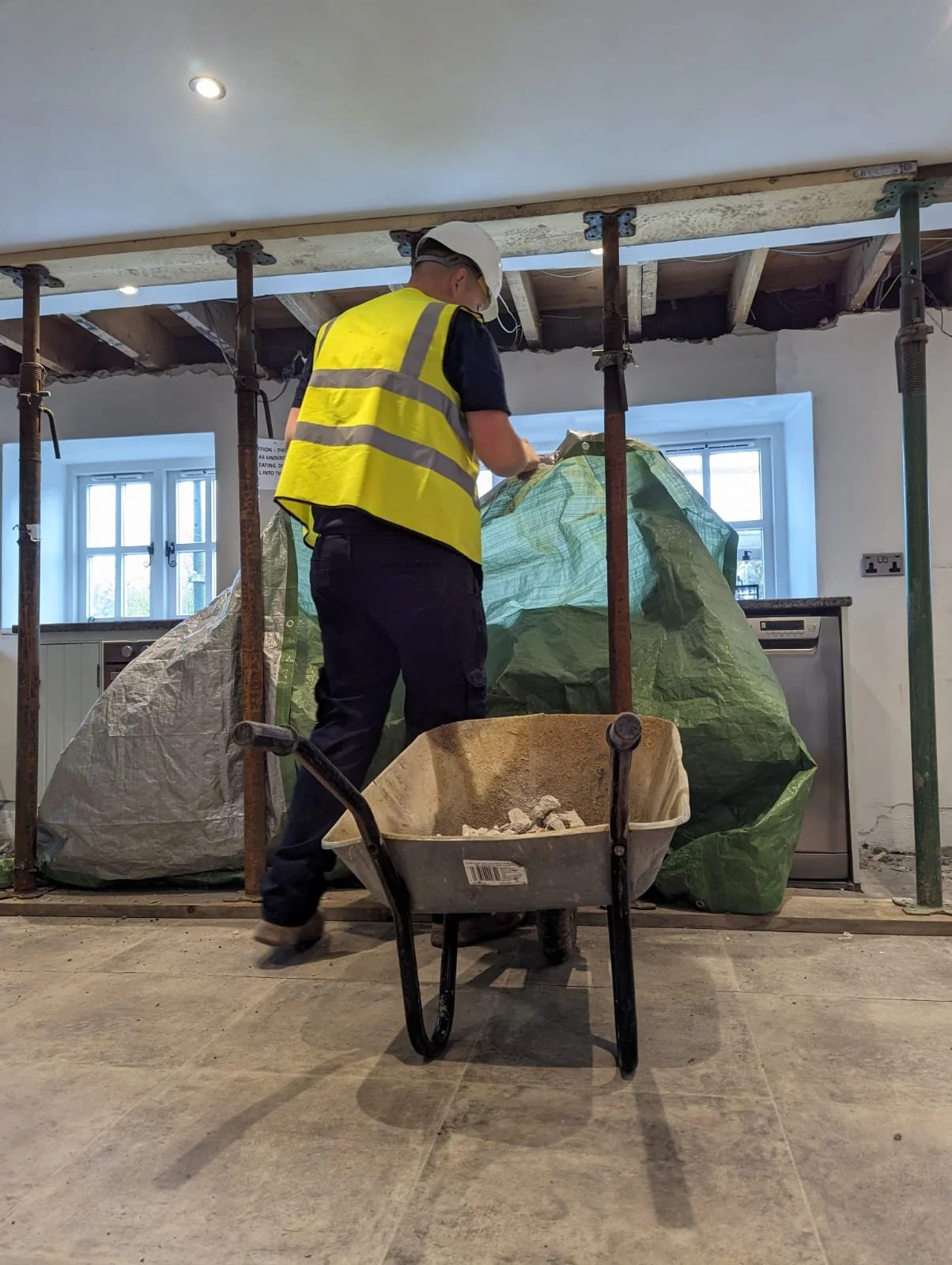 Temporary wall struts to allow structural work