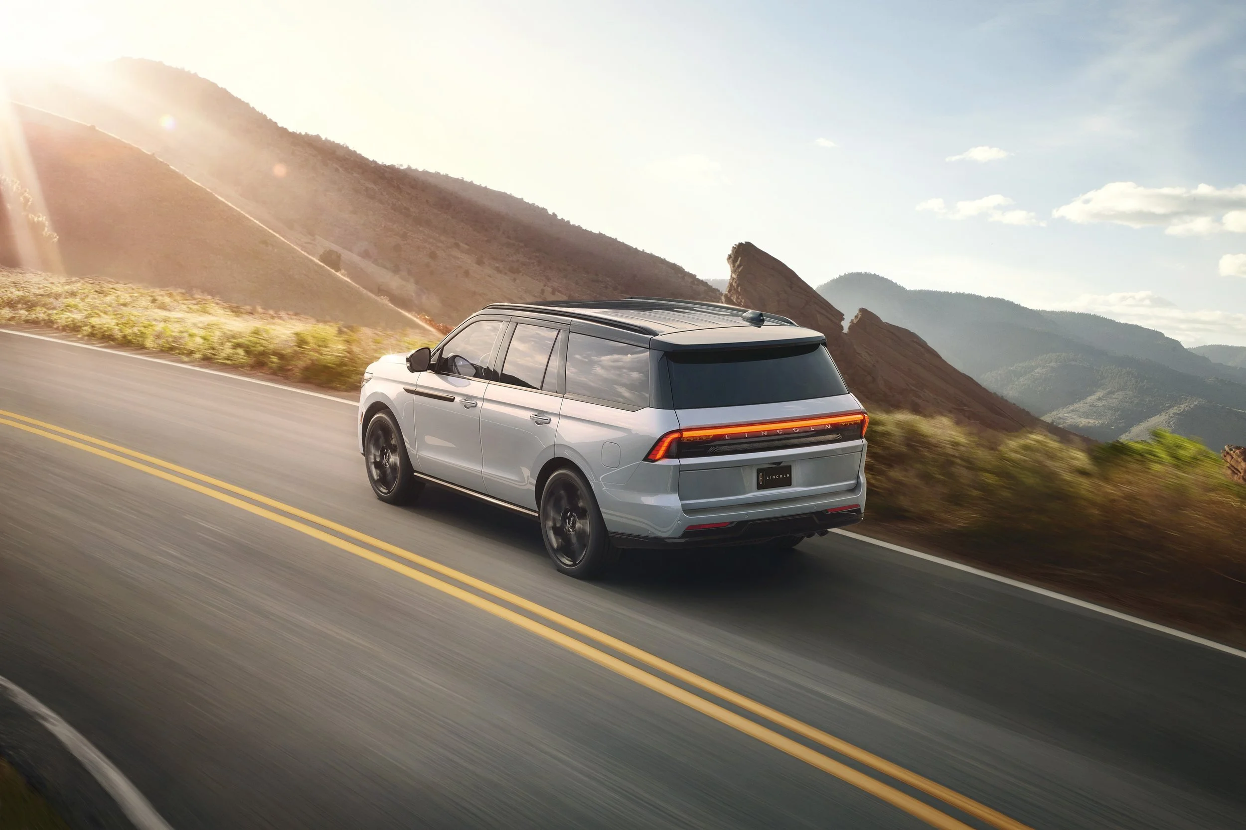 24023_LIncoln_Naviagator_Black_Label_w1a_4k (1).jpg