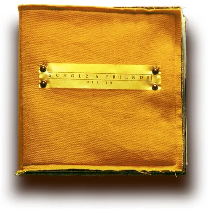 "Bewerbungsbuch" Scholz & Friends, Berlin für die Levi's Imagekampagne
Unikat; Handarbeit