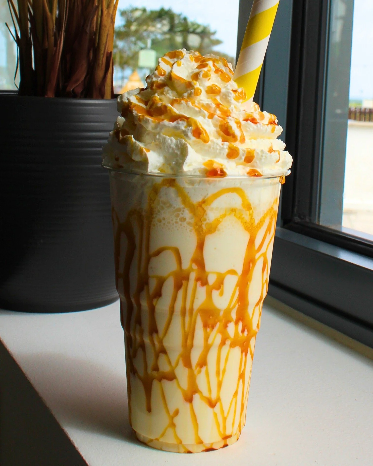 Our milkshakes were made for days like this! 🥛🍬

Served in a variety of flavours, they are the perfect way to cool down in this heatwave 🌞 find them in our Lower Deck Coffee Shop!

Oh, and did you know we also do smoothies and whippy ice creams? G