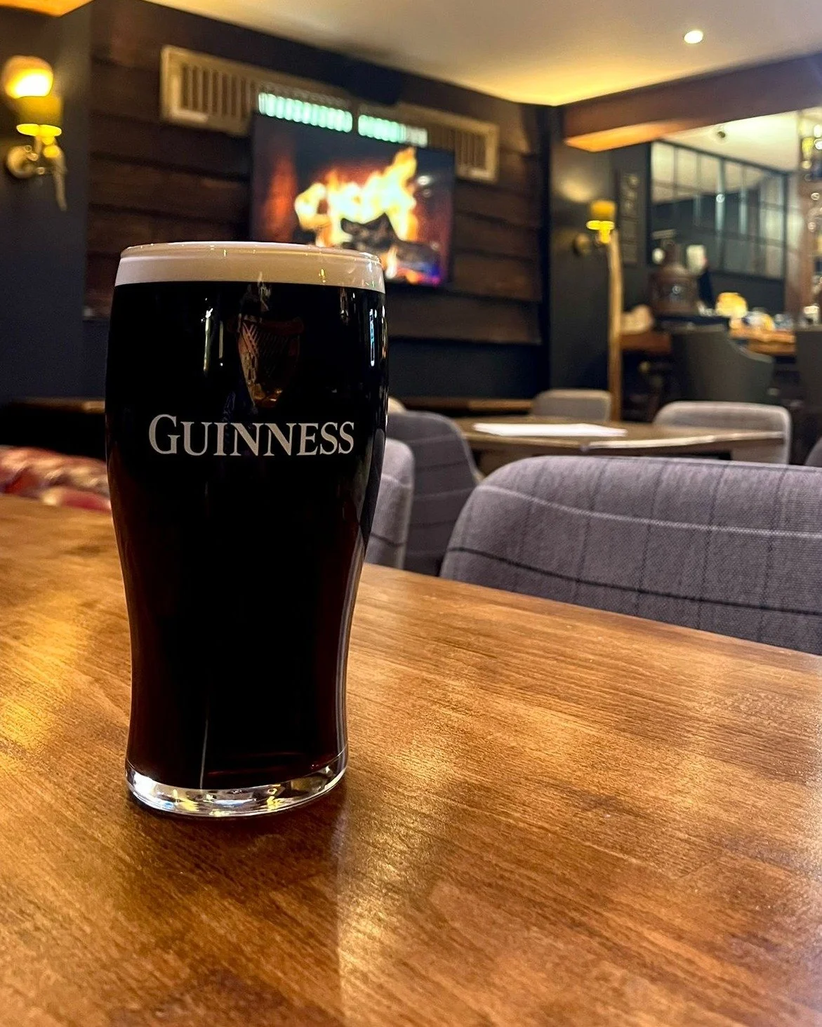 Quiz TONIGHT at 7pm in the Jolly Roger! 🏴&zwj;☠️

Join us for a fun and interactive game with our host Emma.

#pubquiz #cornwall