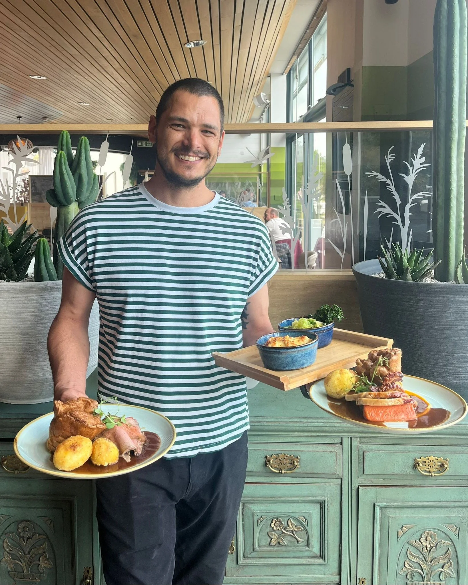 Sunday Roasts are BACK! Just &pound;14.95 🤩
Served every Sunday from 12pm-2pm 🍗🥦

All served with with Roasted Sea Salt Potatoes, Glazed Roasted Carrots, Cauliflower Cheese and Steamed Greens, choose from:

🍗Roast Beef
Aged beef with Yorkshire pu