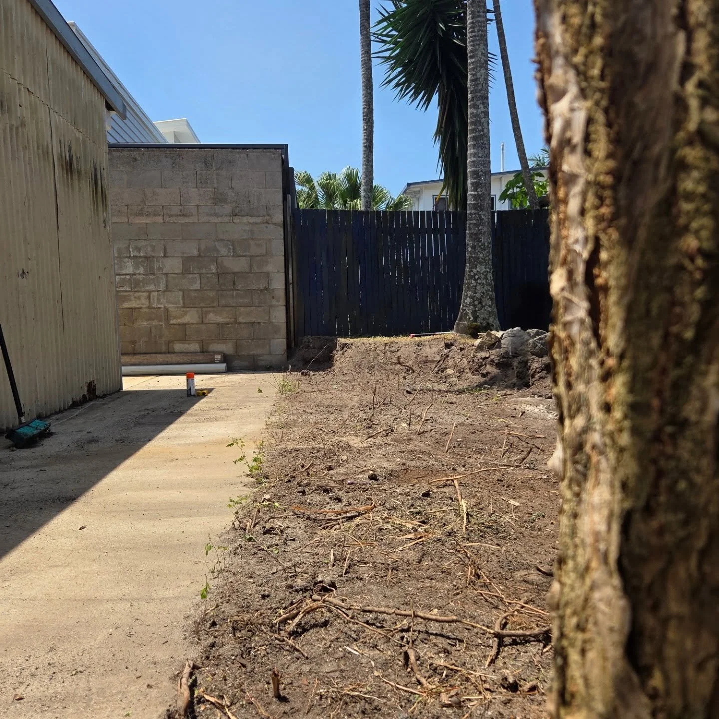 About Last week @coastline_earthworx 

Fence dismantled, tight access excavation complete for fence installation, raised garden beds built, merbau post set for something special coming soon. Client happy ✅️. What will end up a three day turnaround fo