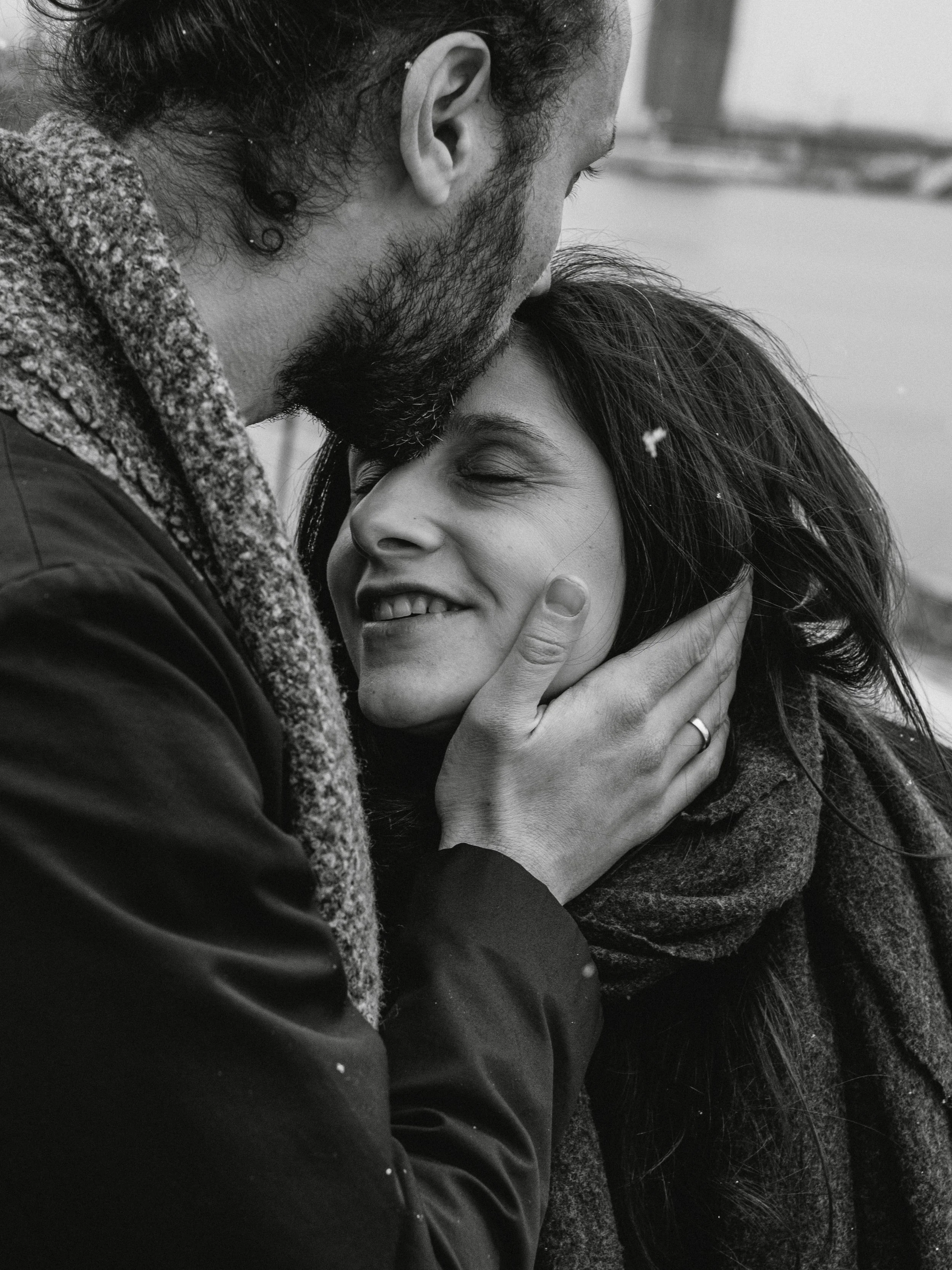 A close-up black and white photo of a couple.