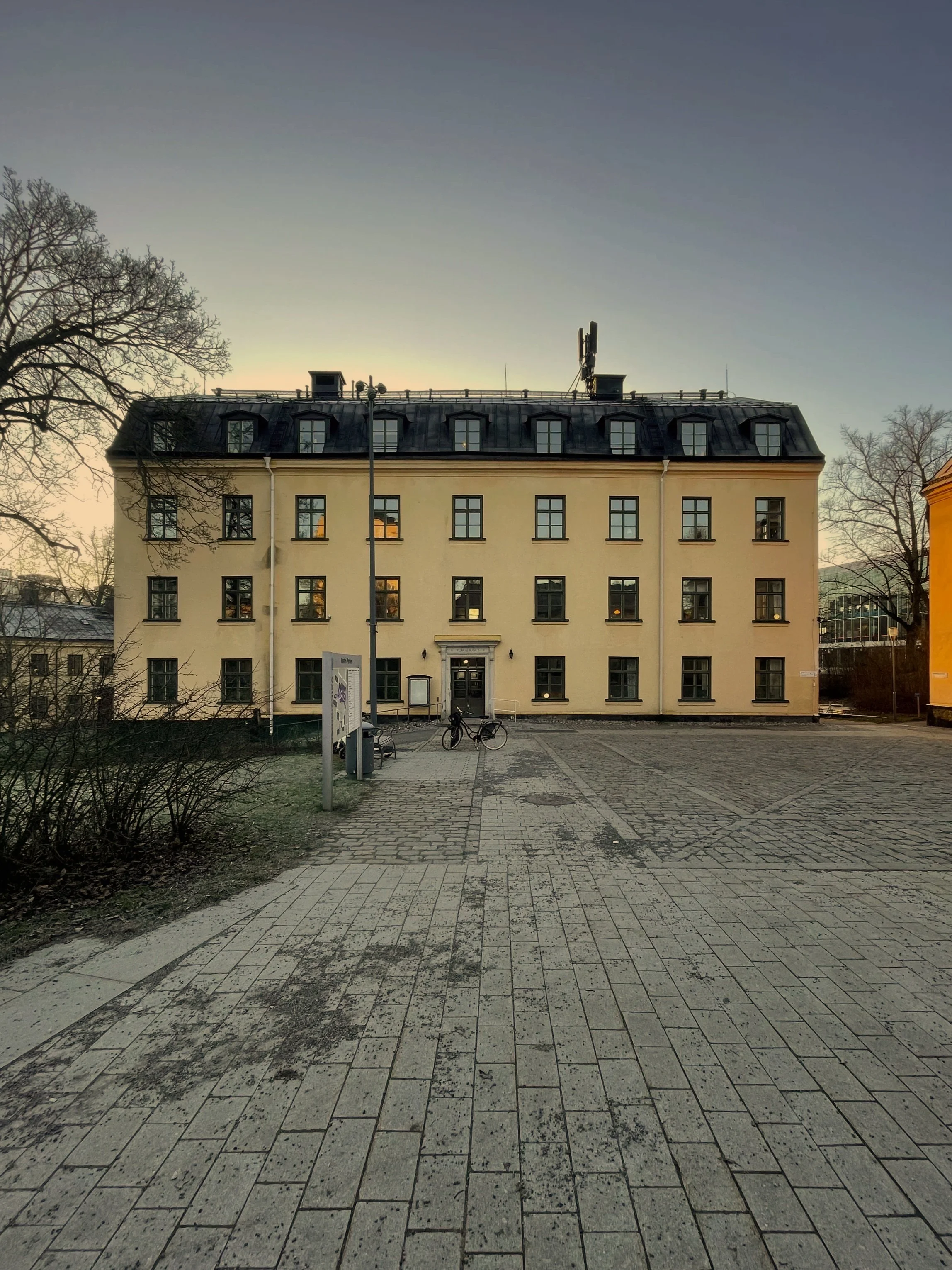 Klarahuset på Sabbatsbergsvägen 6 vad Vasaparken i Stockholm. Erbjuder psykologisk behandling och terapi.