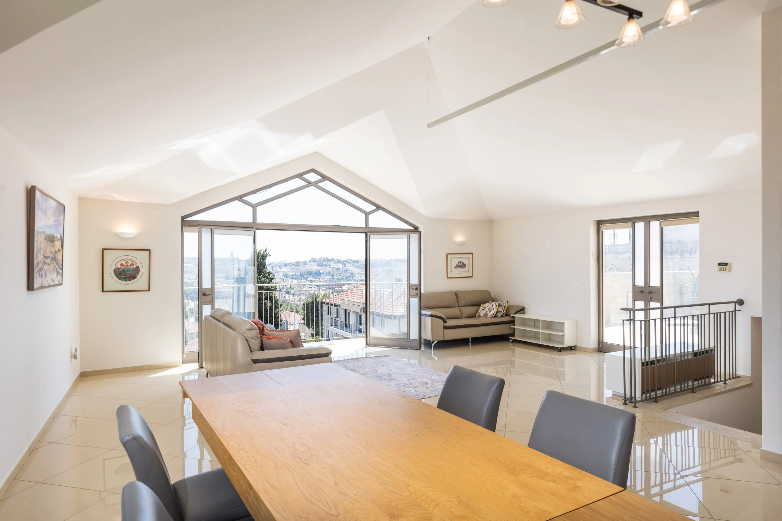 Understanding Property Taxes and Closing Costs in Israel