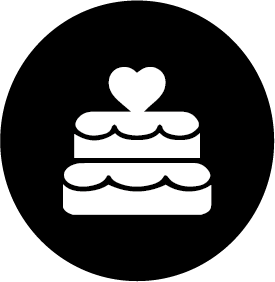 Cake met een hartversiering op de bovenkant