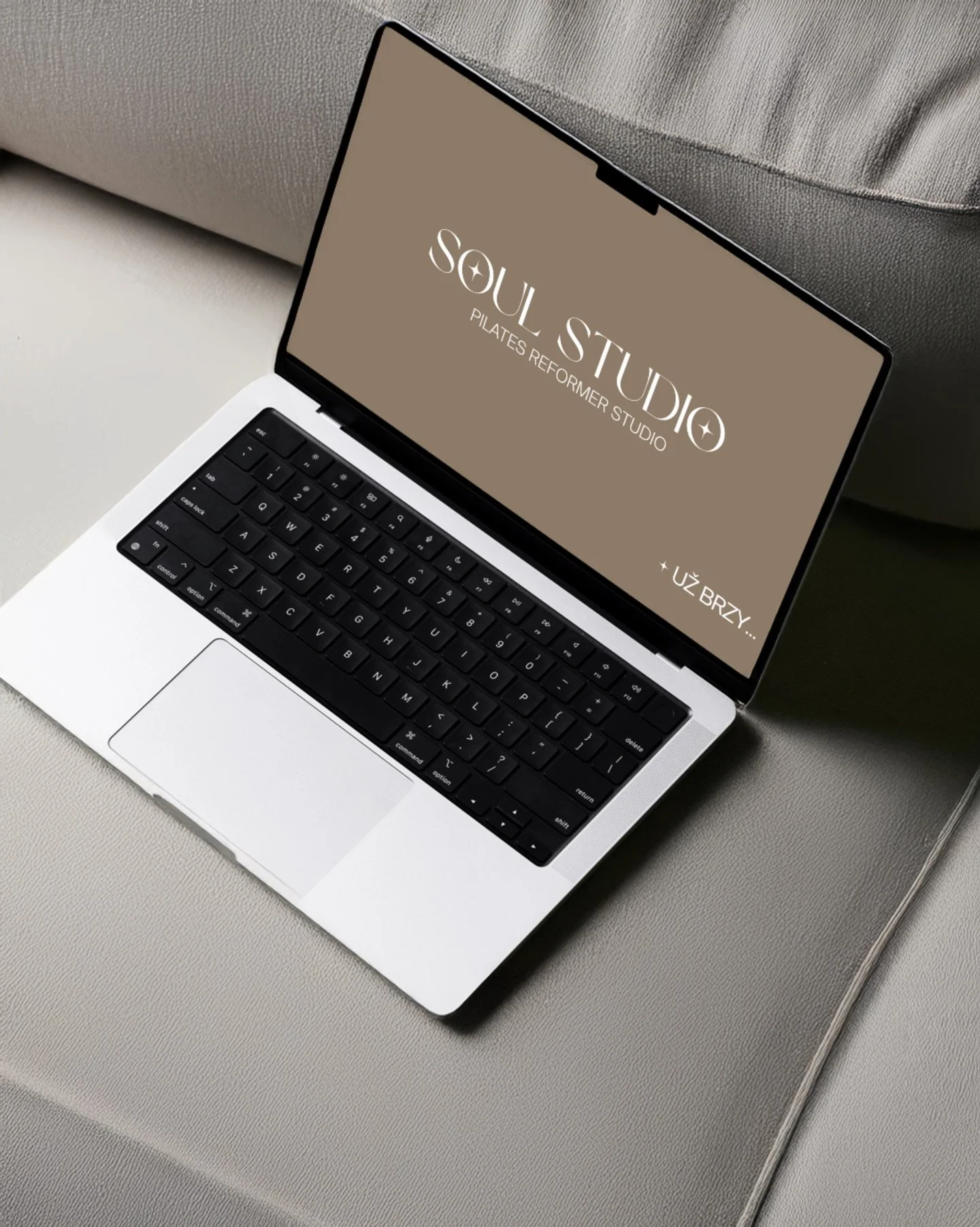 Nov&yacute; standard pohybu a p&eacute;če o tělo.
Elegantn&iacute;. Intenzivn&iacute;. Promy&scaron;len&yacute;.
Brzy&hellip; 🤫

#pilatesstudio #pilateszlin #pilatesreformer