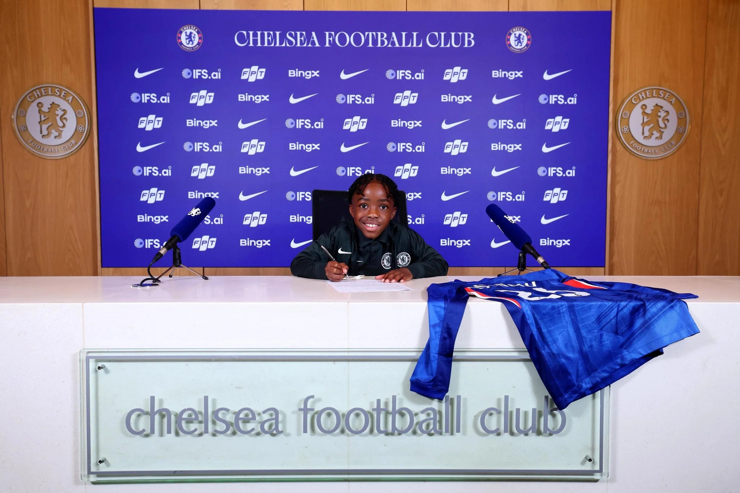 Congratulations, Amari Dosunmu! 💙⚽️

I&rsquo;m incredibly proud and grateful to have watched your journey from the age of 3, when you first walked through the doors at @limitless_sportsfc - to now signing for @chelseafcacademy 

It&rsquo;s been an a