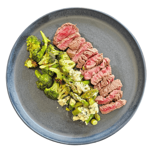 Ketogeeniseen ruokavalioon soveltuva ruoka-annos.