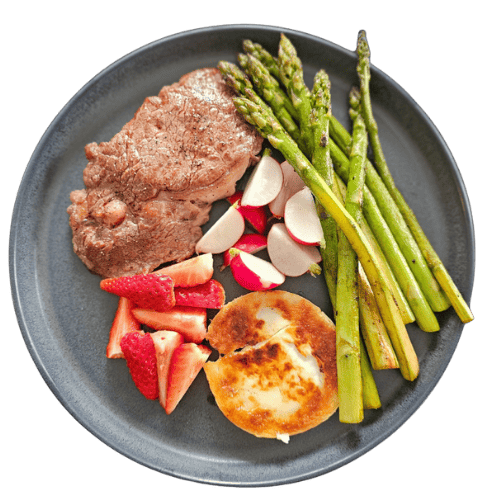 Ketogeeniseen ruokavalioon soveltuva ruoka-annos.