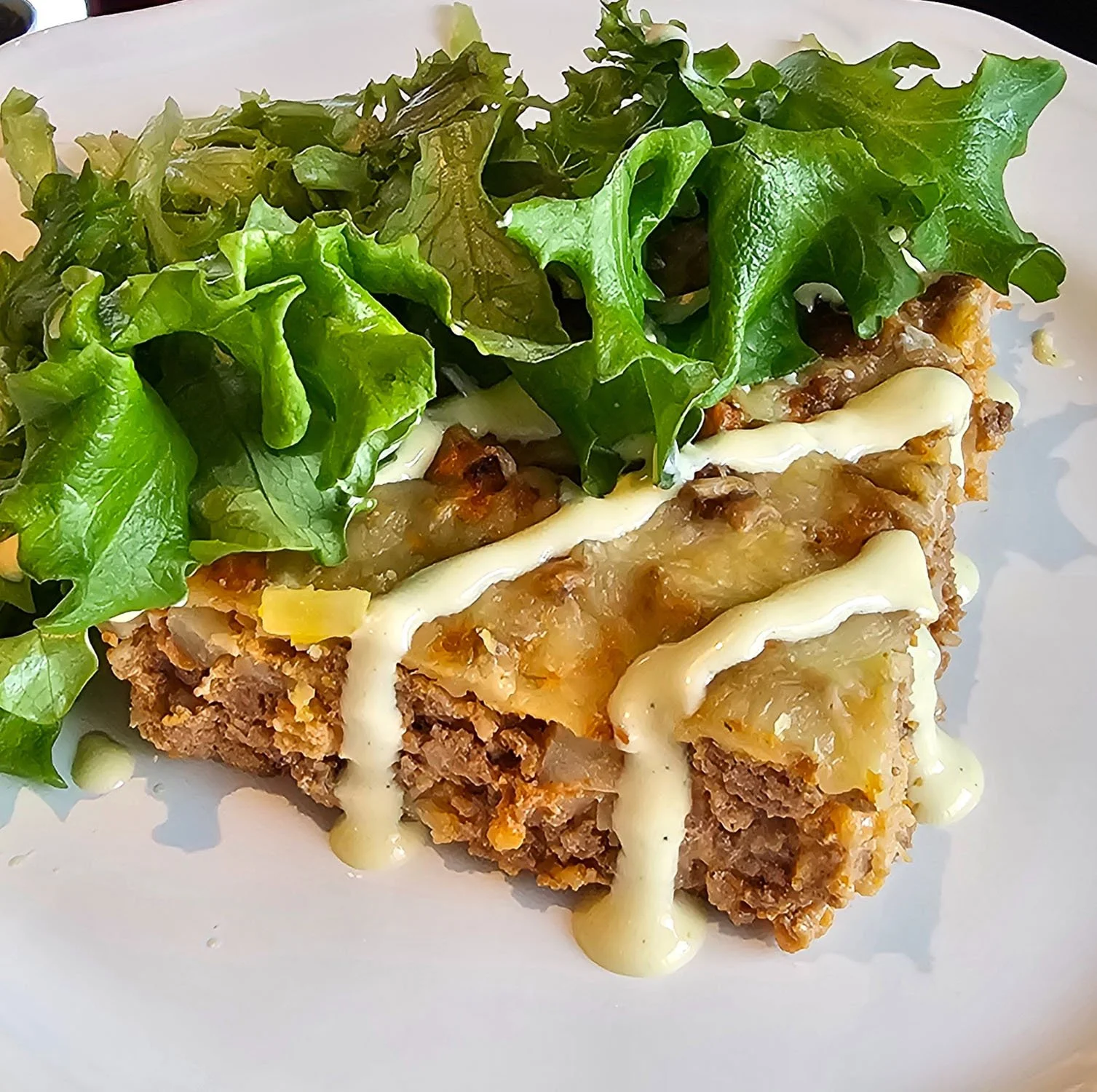 Ketogeeniseen ruokavalioon soveltuva ruoka-annos.