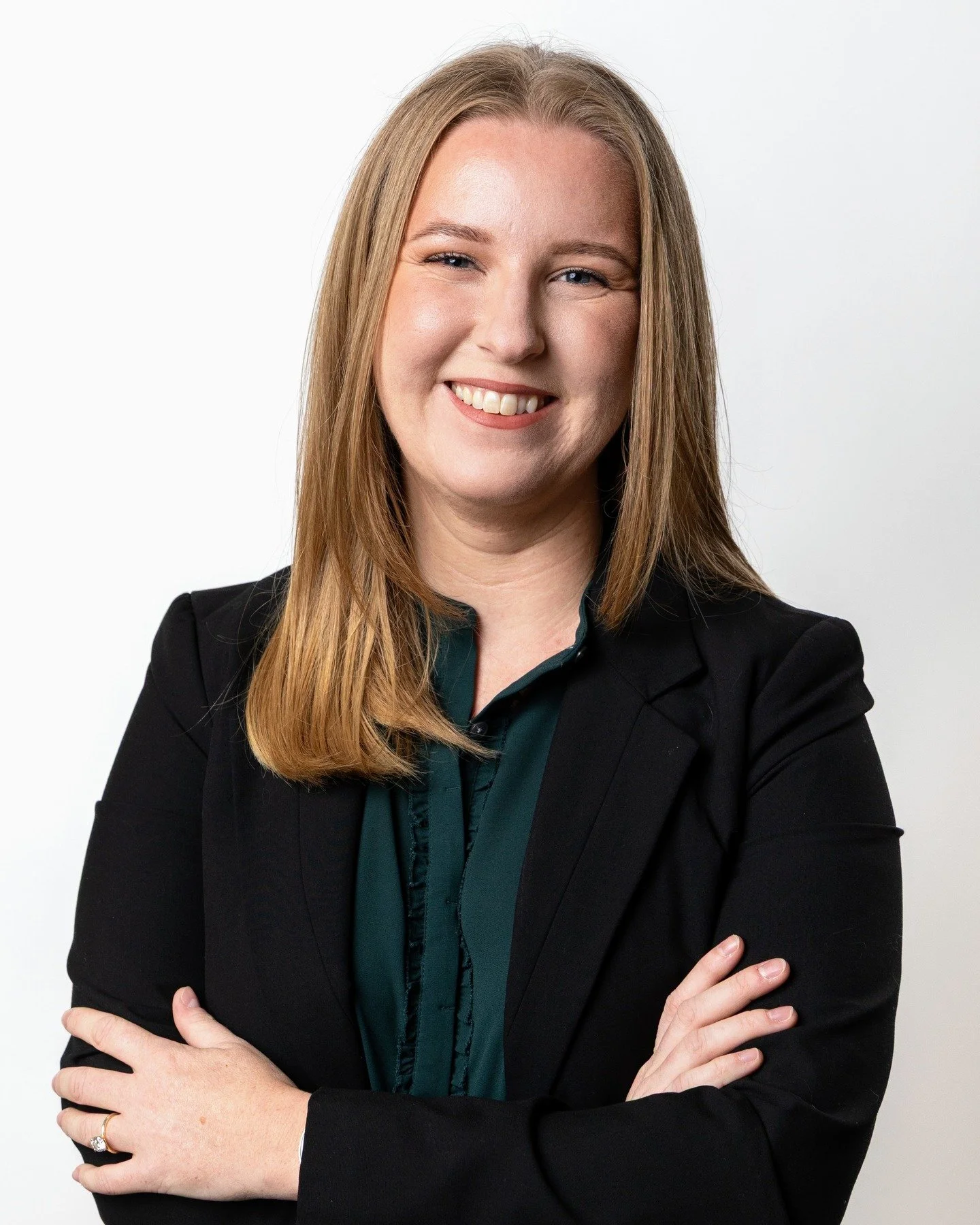 Meet Dr. Jenna Stoffel 🤓

Dr. Jenna Stoffel is a compassionate and dedicated optometrist committed to providing exceptional, personalized eye care. She earned her Doctor of Optometry degree With Honors from the Indiana University School of Optometry