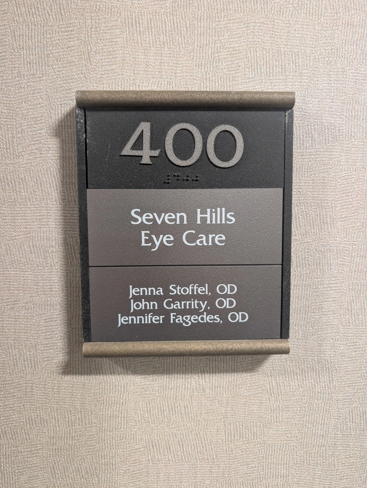 🤩 Exciting changes coming soon to Seven Hills Eye Care! Stay tuned for some Before ➡️ After transformations! 💚👁️