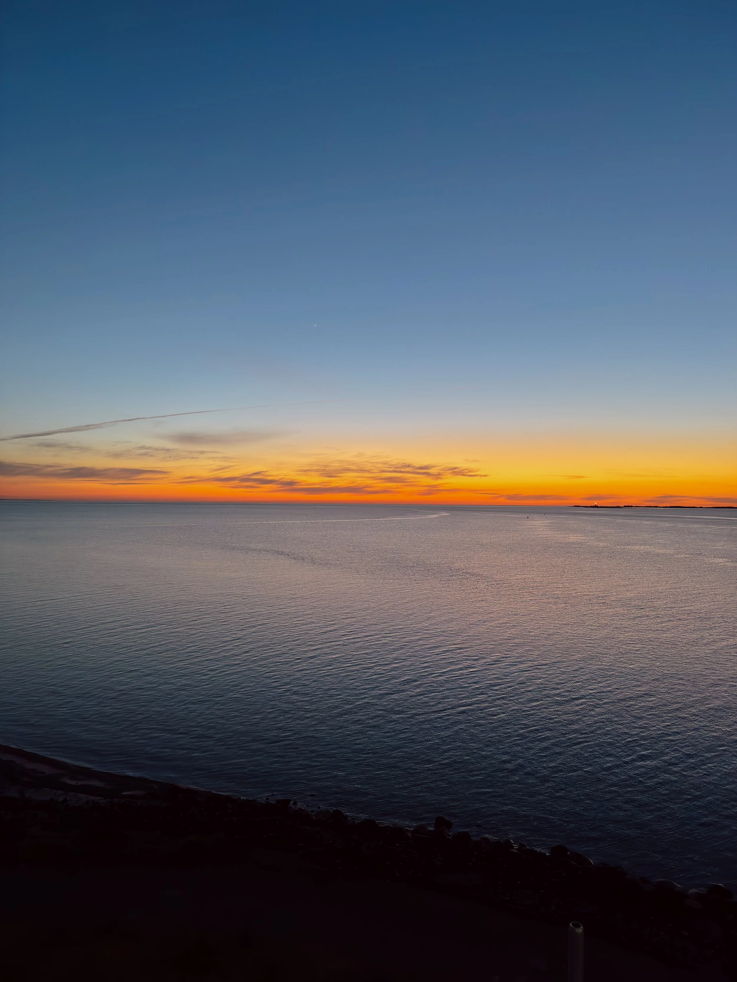 Sunset during the bridge crossing to the Fehrman island.
