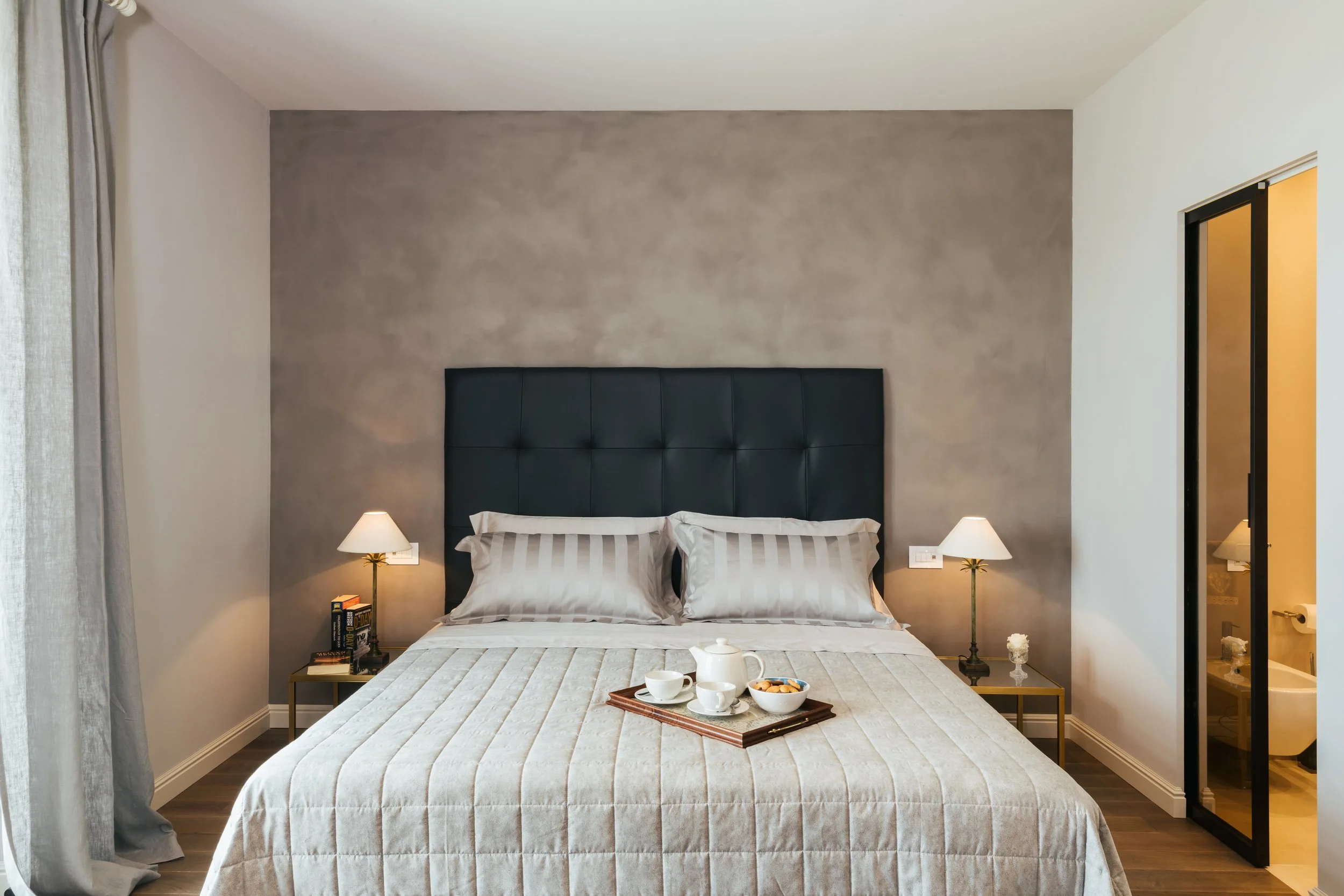 Bedroom 1_with balcony_Villa Olivo_Photo credit_Davide Bischeri..jpg