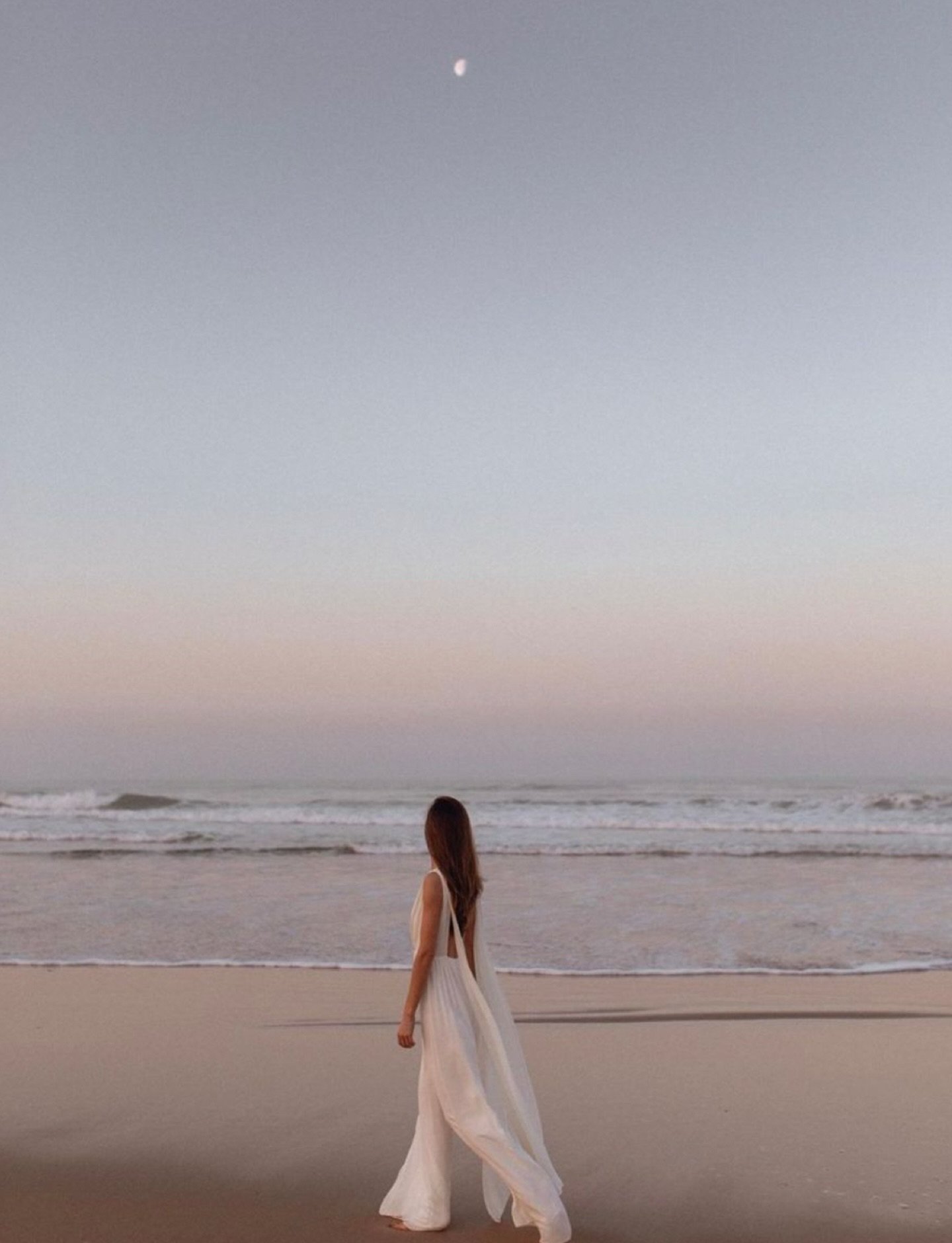 For the woman standing on the edge of her next evolution ⬇️
Heart open, soul ready.
Intuitively called to turn inwards.
A deep sense of readiness.
Ready to reprioritize her daily rituals. 
Ready to reactivate her creative spark. 
Ready to design all 