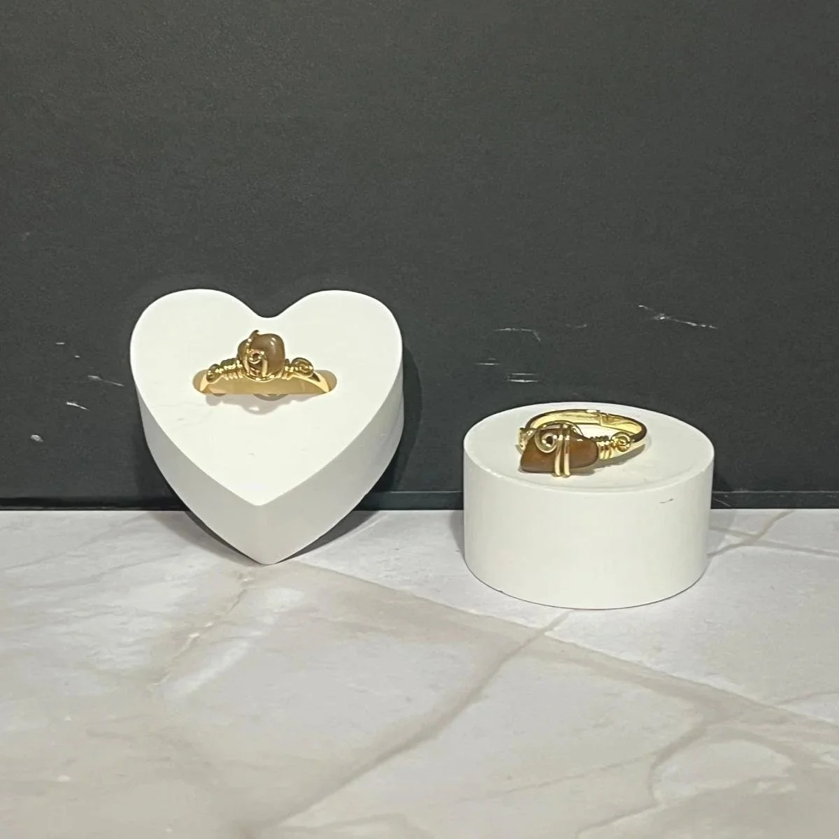 Anello con zircone Marrone