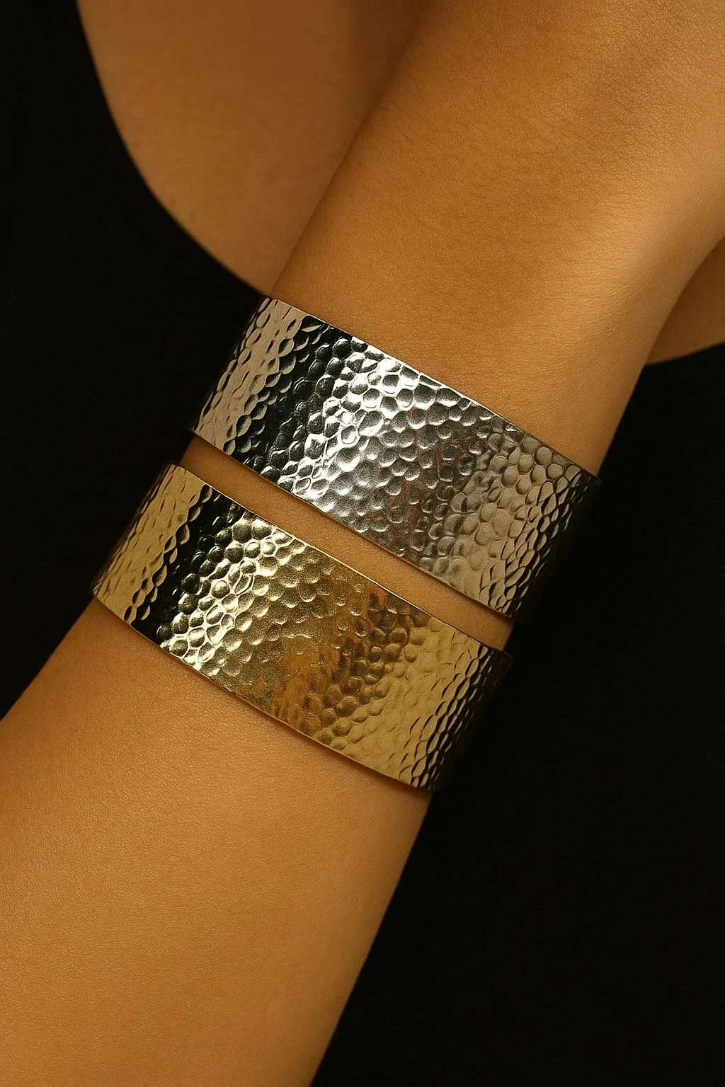 Bracciale rigido martellato