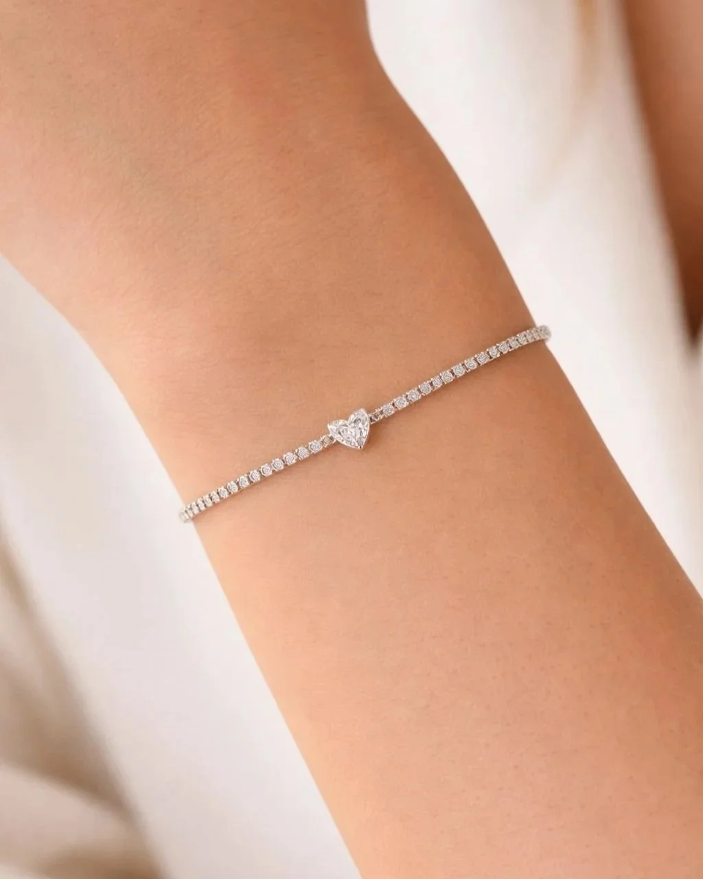 Bracciale Tennis con Punto Luce a Cuore