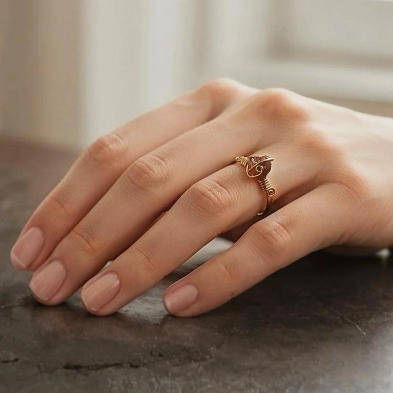 Anello con zircone Marrone