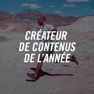 Homme courrant dans un paysage désertique avec montagnes en arrière-plan, texte superposé "Créateur de contenus de l'année".