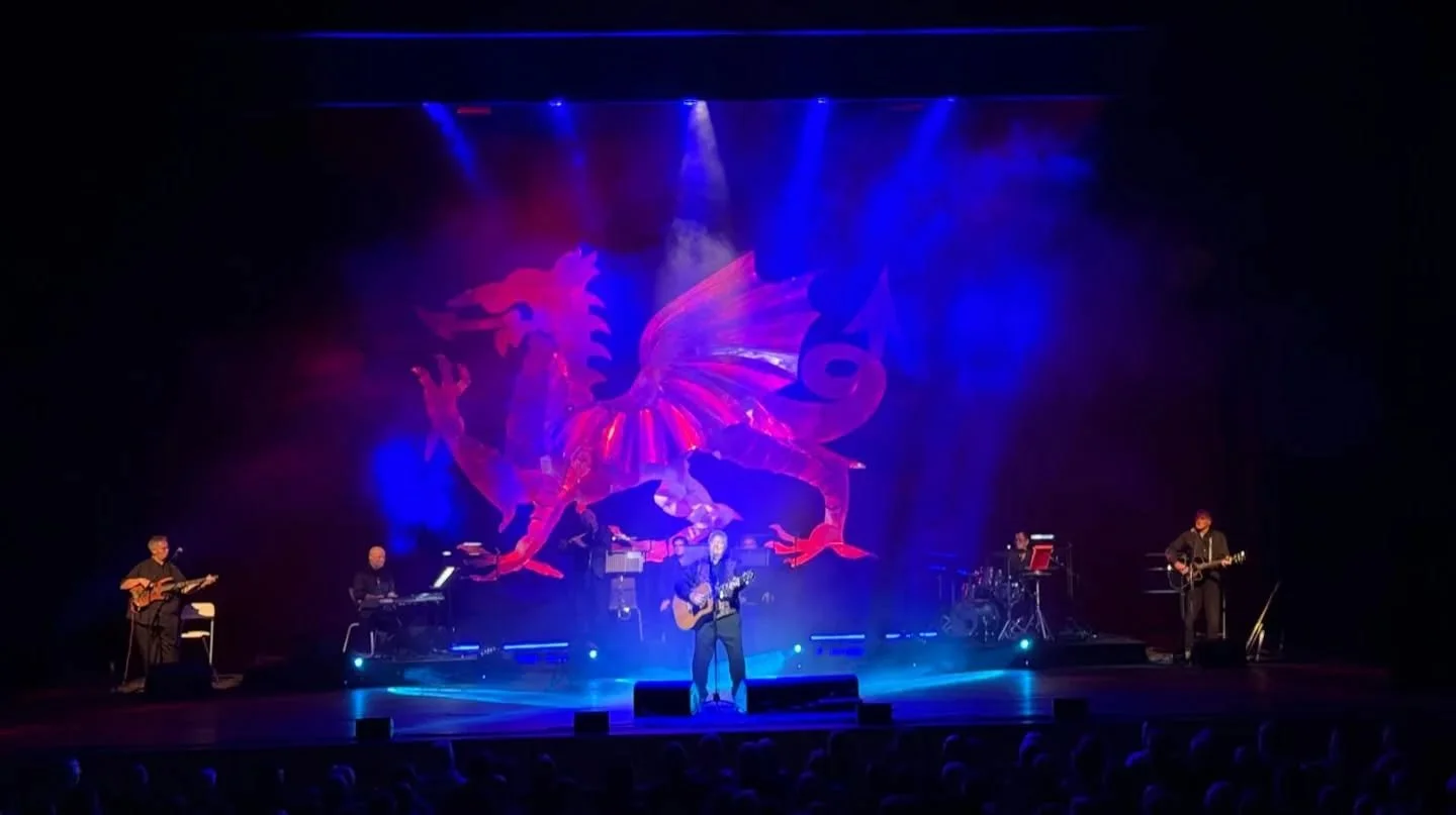Great show in the @walesmillenniumcentre with Welsh royalty @officialmaxboyce 

Incredible venue and amazing show 

@abacoustics - Audio
@lightsource_wales - Lighting
@hdeventsuk - Production and Tour Management 
@handshakegroupltd - Management &amp;