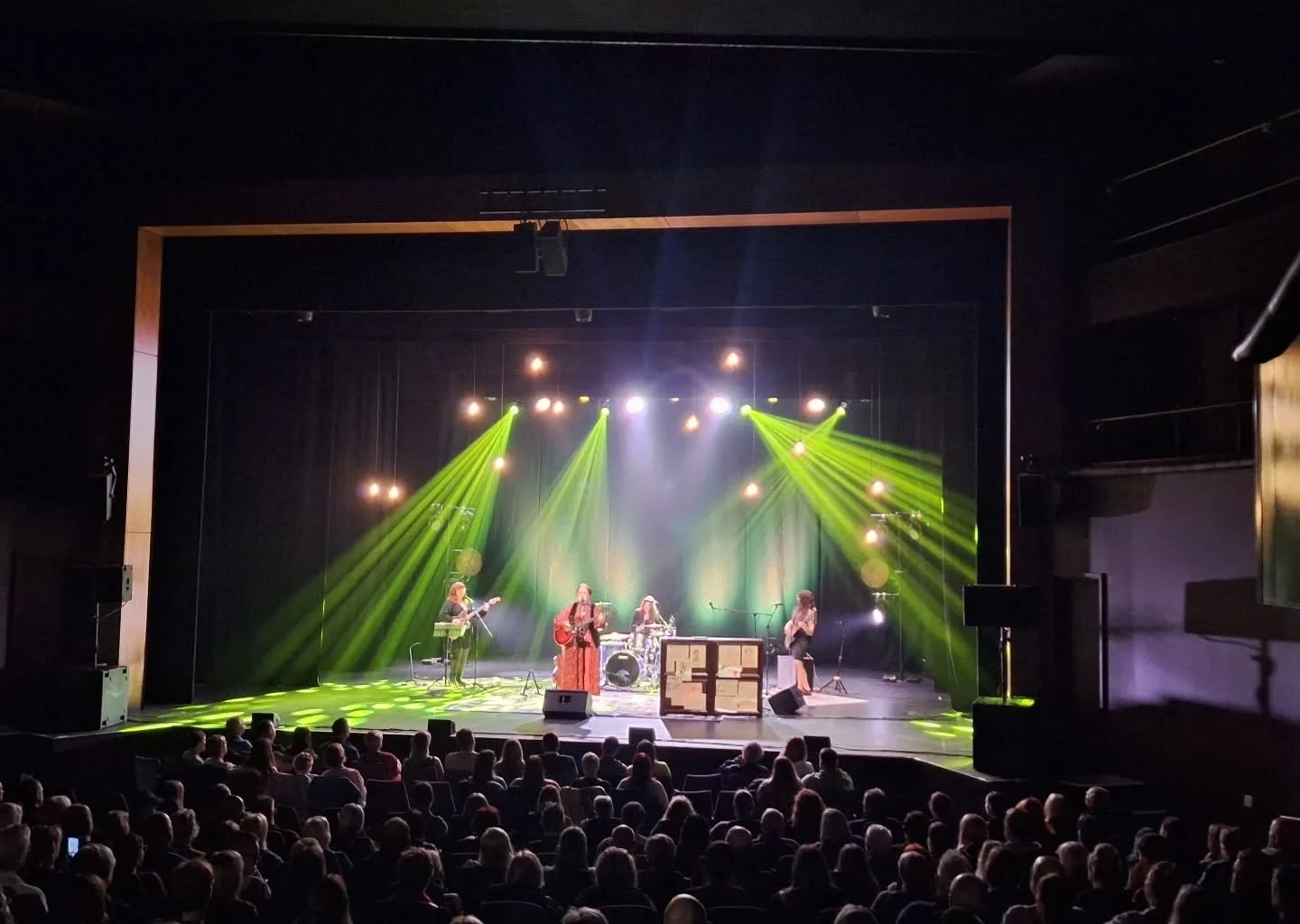 Incredible start to the tour for @bronwenlewis

The last 3 tours have been a pleasure work on and this one will be no different.. incredible show and superb team! 

hdeventsuk &amp; @huwwilliamjenkins - production and tour management
@lightsource_wal