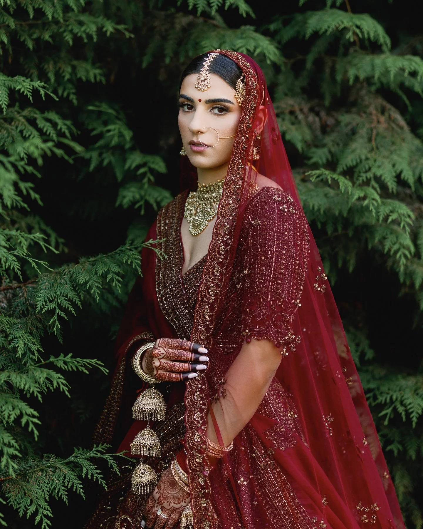 Jasmeen @jasmeengill13 

Photo - Film : @jagphotostudios 
Makeup &amp; Hair: @artby937_ 
Outfit: @payalkeyalofficial 
Jewellry: @jiji.studio 
Decor: @blushandwillowdecor
Heena : @hennaartisthira
