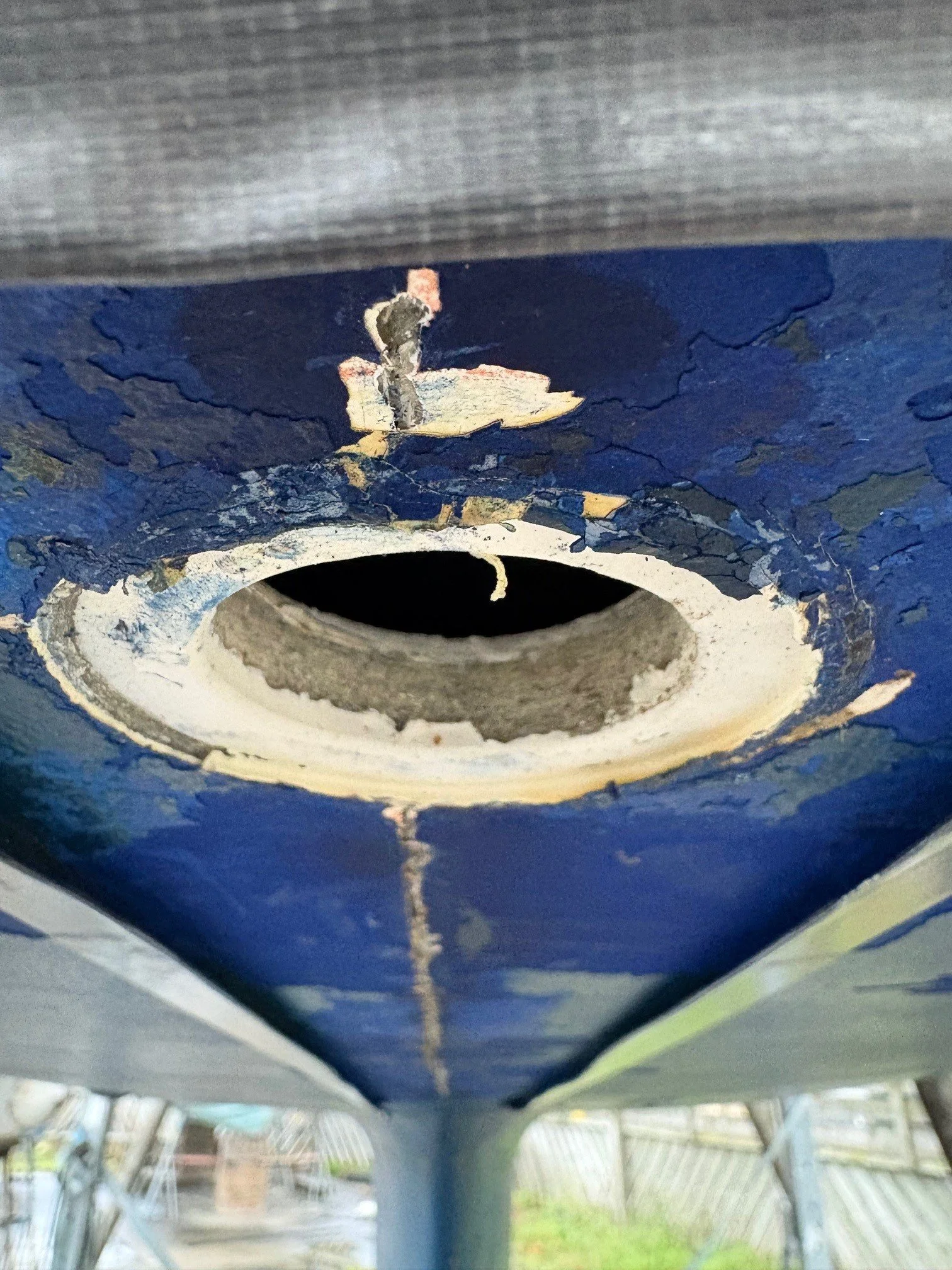 flaking antifoul around tranducer hole.jpg