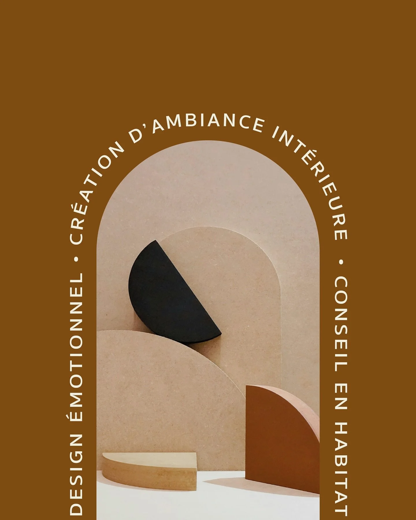 Design &eacute;motionnel.
Cr&eacute;ation d&rsquo;ambiance.
Conseil en habitat.

Trois entr&eacute;es pour un seul objectif :
☞ remettre du sens, de l&rsquo;&eacute;quilibre et du ressenti dans votre int&eacute;rieur.

Parce qu&rsquo;un espace bien p