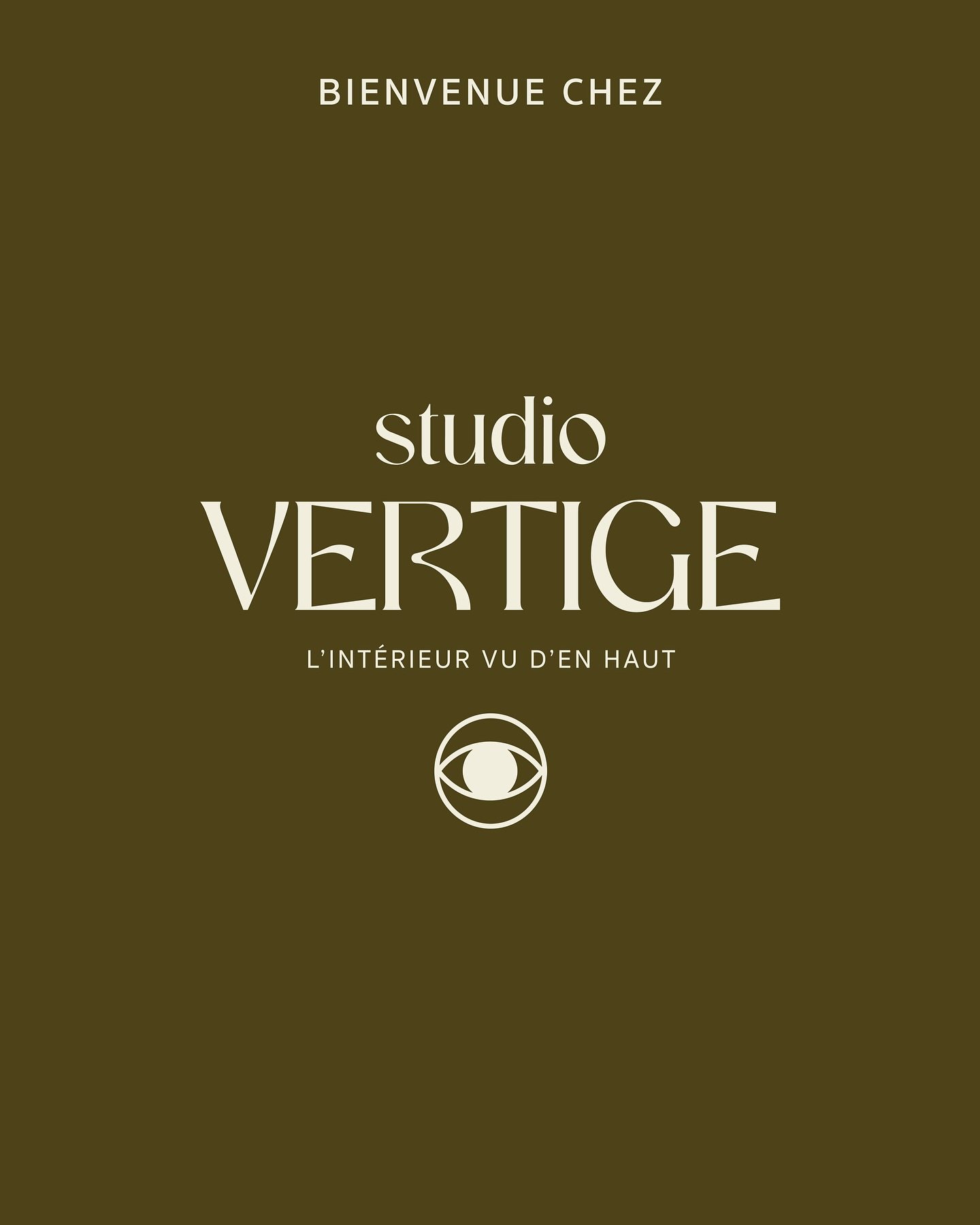 ✨ Bienvenue chez Studio Vertige
L&rsquo;int&eacute;rieur vu d&rsquo;en haut&hellip; n&eacute; d&rsquo;un vrai travail d&rsquo;ancrage.

🍾Aujourd&rsquo;hui, je c&eacute;l&egrave;bre le lancement de ce projet avec une immense gratitude pour Julie, du 