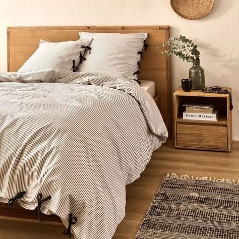 studio-vertige-chambre-bois-linge-rayures-naturel-decoration-apaisante.jpg