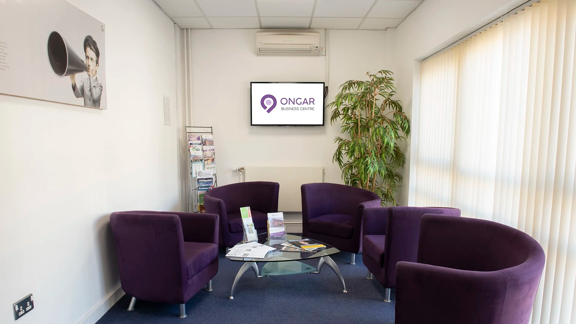 Reception seating area at Ongar Business Centre.