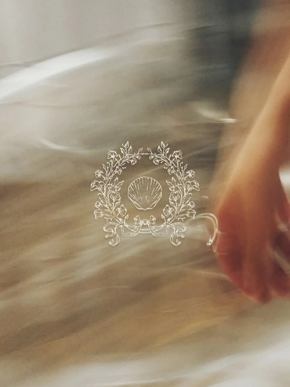 Hoje &eacute; um dia muito especial 
Apresento a voc&ecirc;s uma identidade criada por mim e para mim, a do meu est&uacute;dio.

Foram meses e meses pensando em cada detalhe, em cada cor, no que eu queria transmitir. Tempo de preparar o site, ajustar