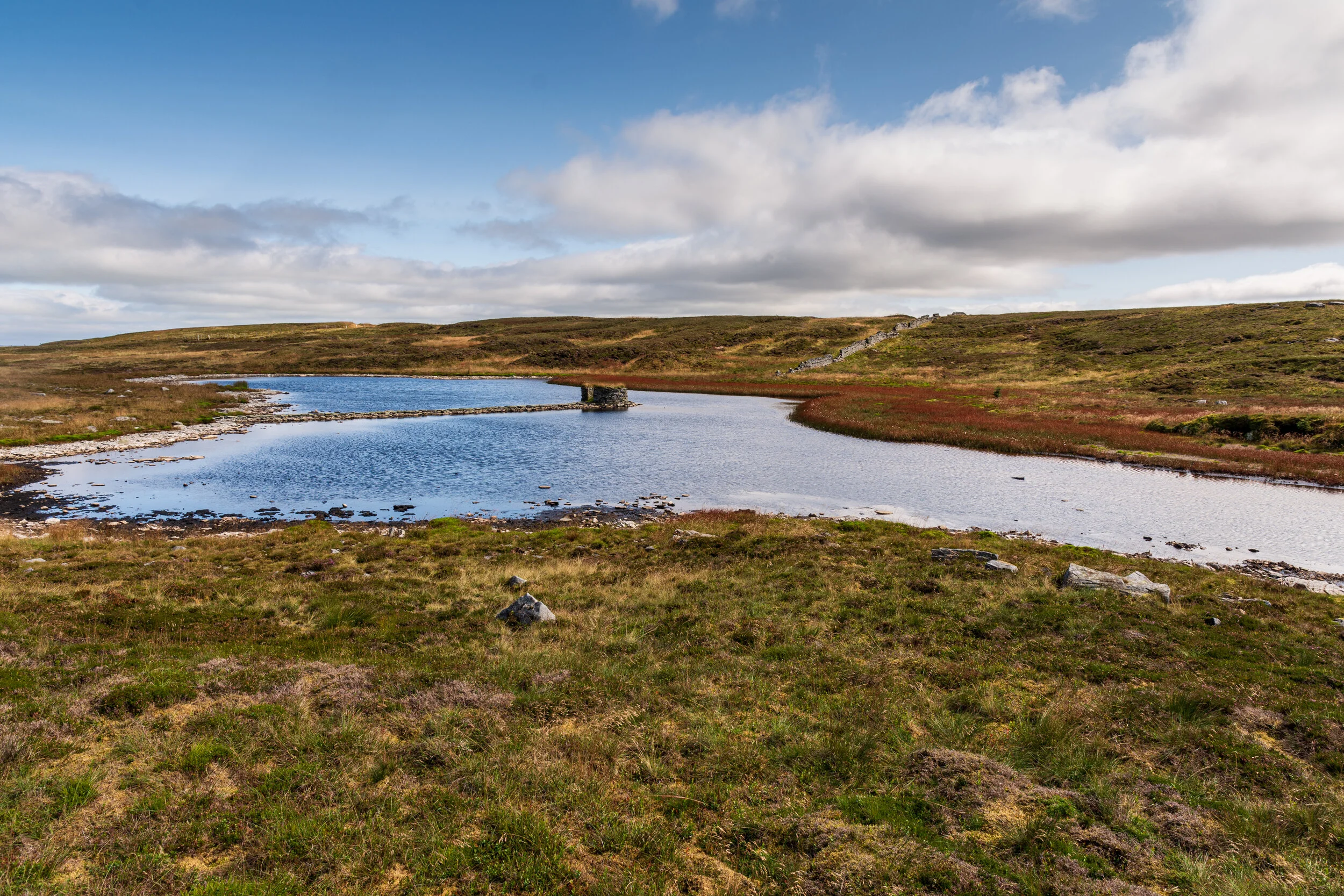 The grouse butt located in the middle of Widdale Little Tarn