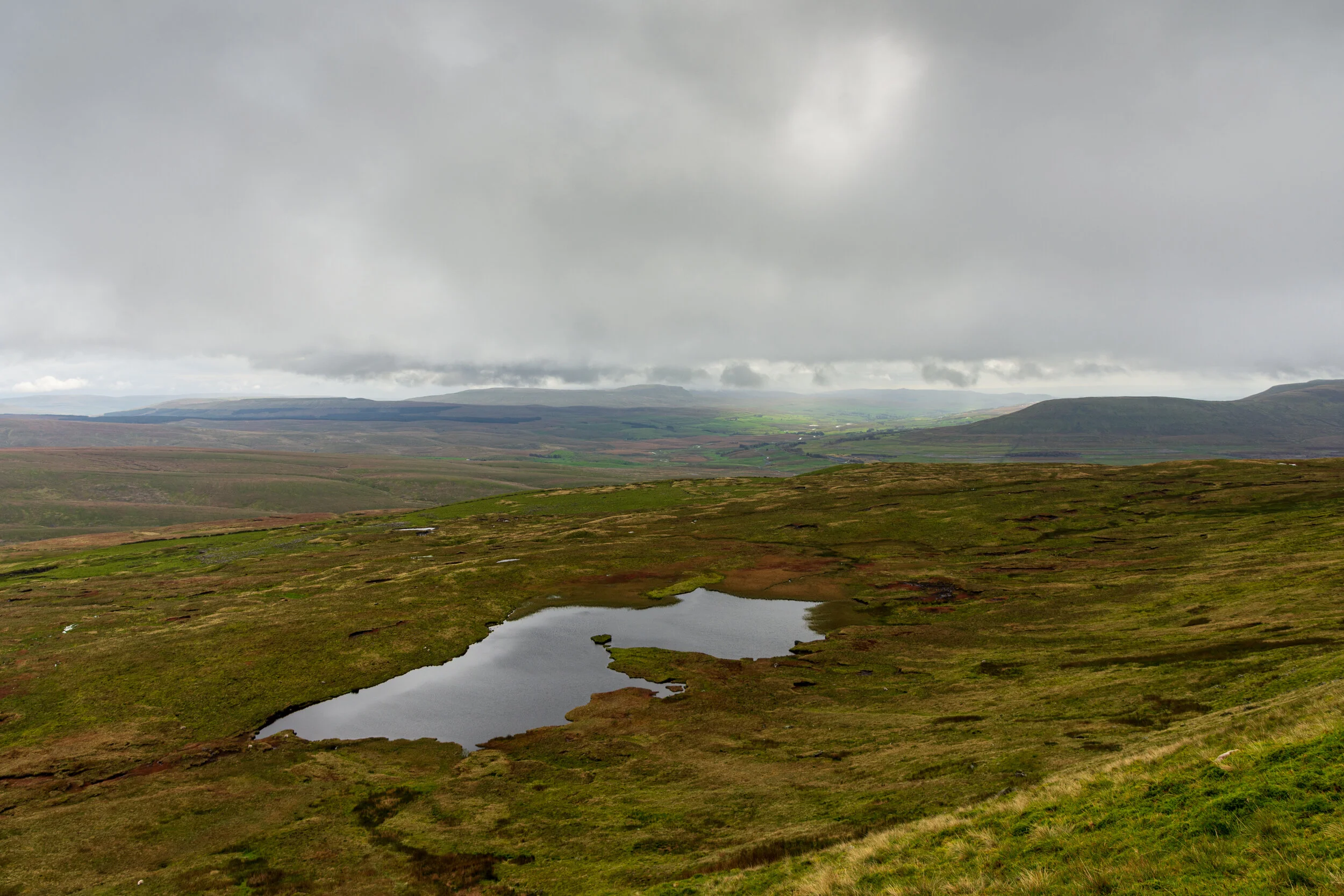 A tarn set into the eastern slope.
