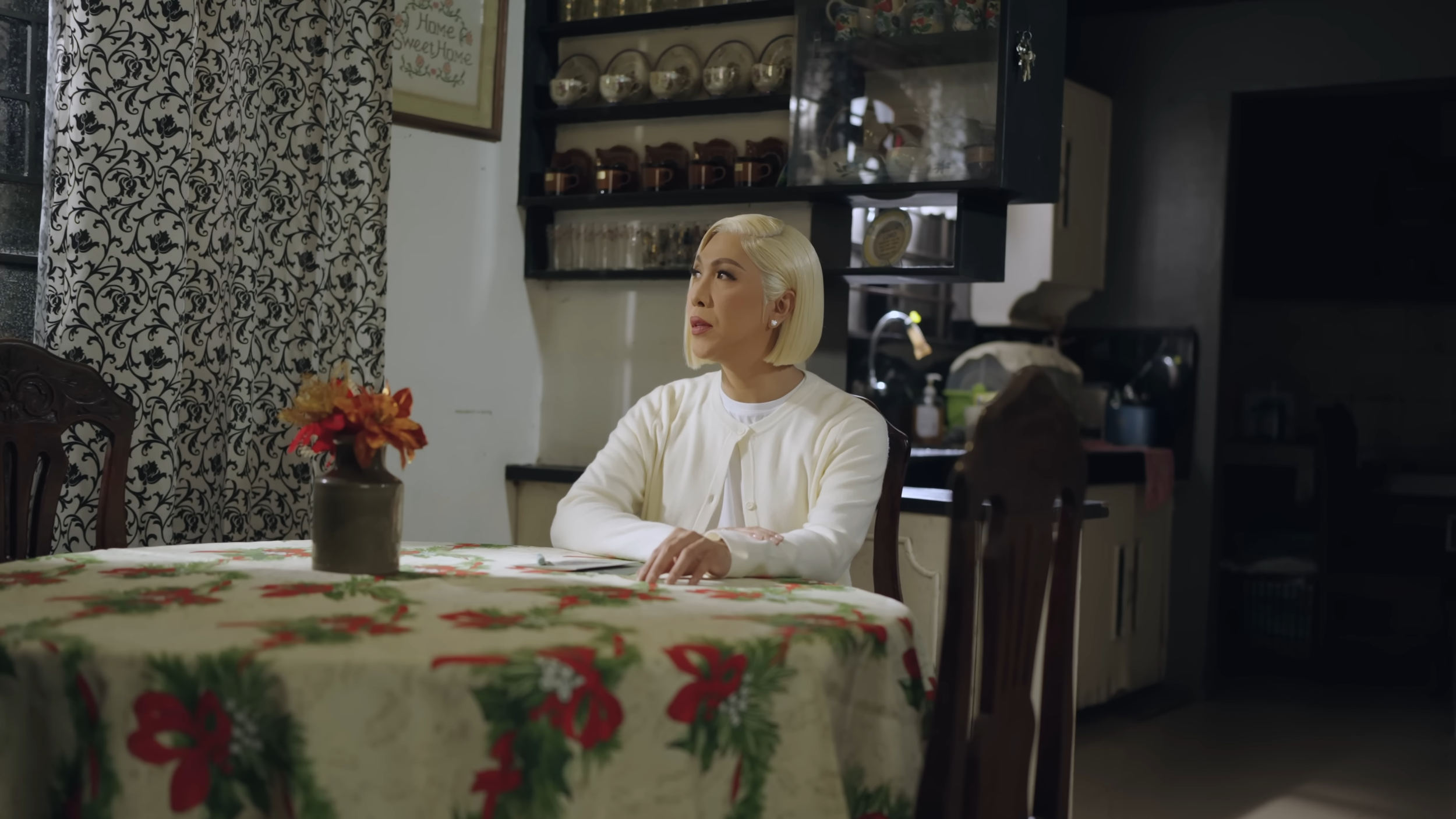 Vice Ganda - Paskong Pinakamasaya (Music Video) 0-9 screenshot.png