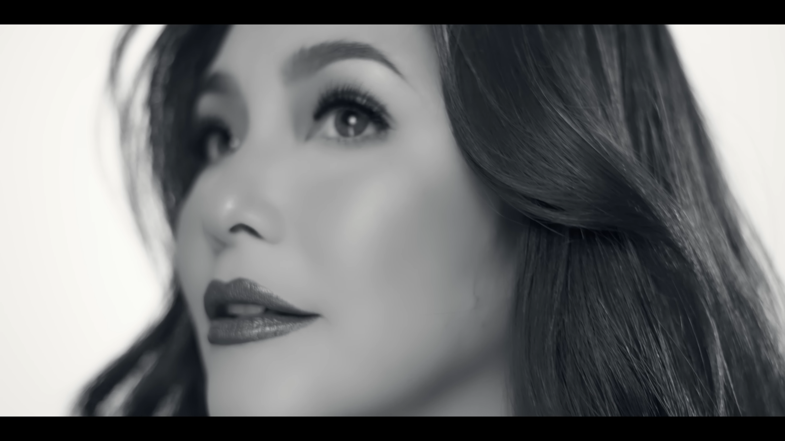 Regine Velasquez - 'Di Sinasadya (Music Video) 0-32 screenshot.png