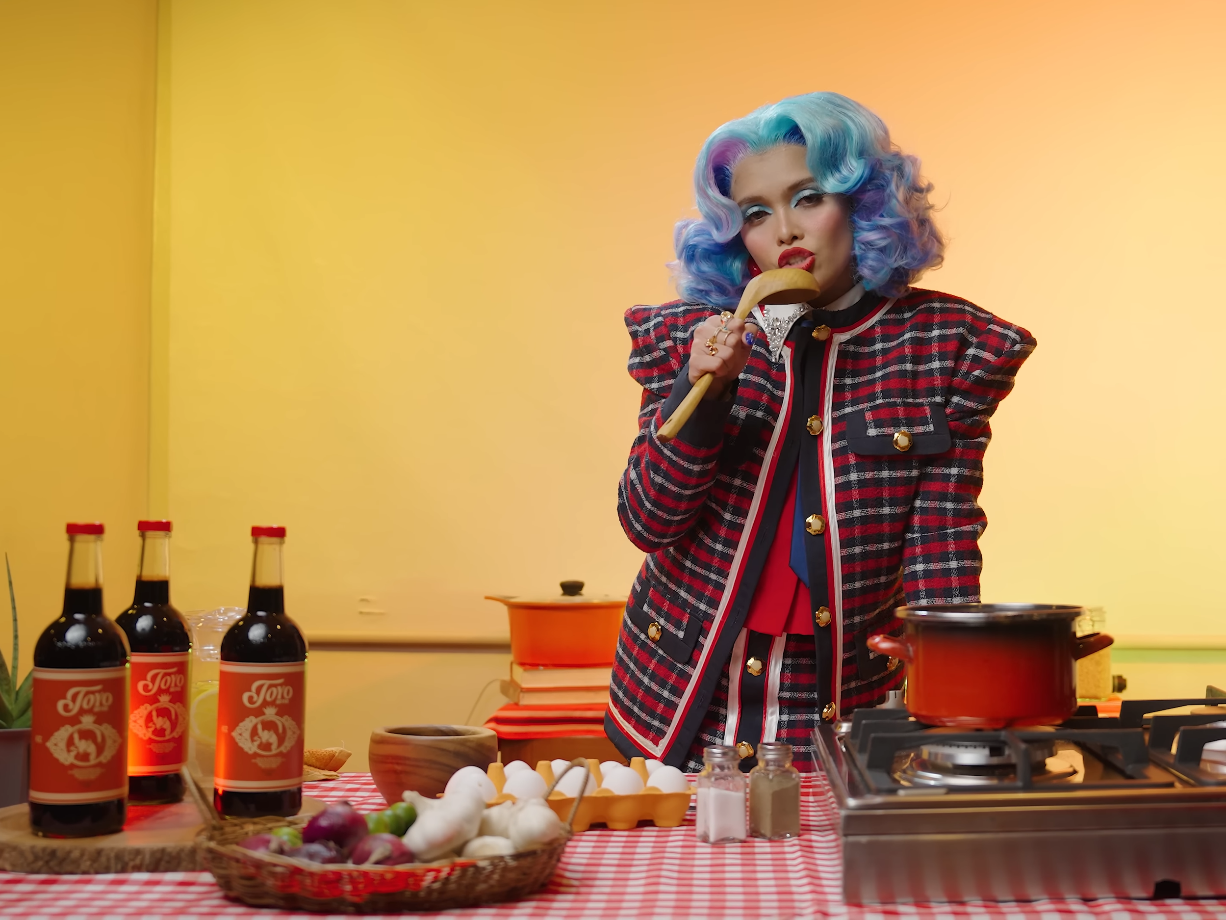 KZ Tandingan - Toyo (Music Video) 2-20 screenshot.png