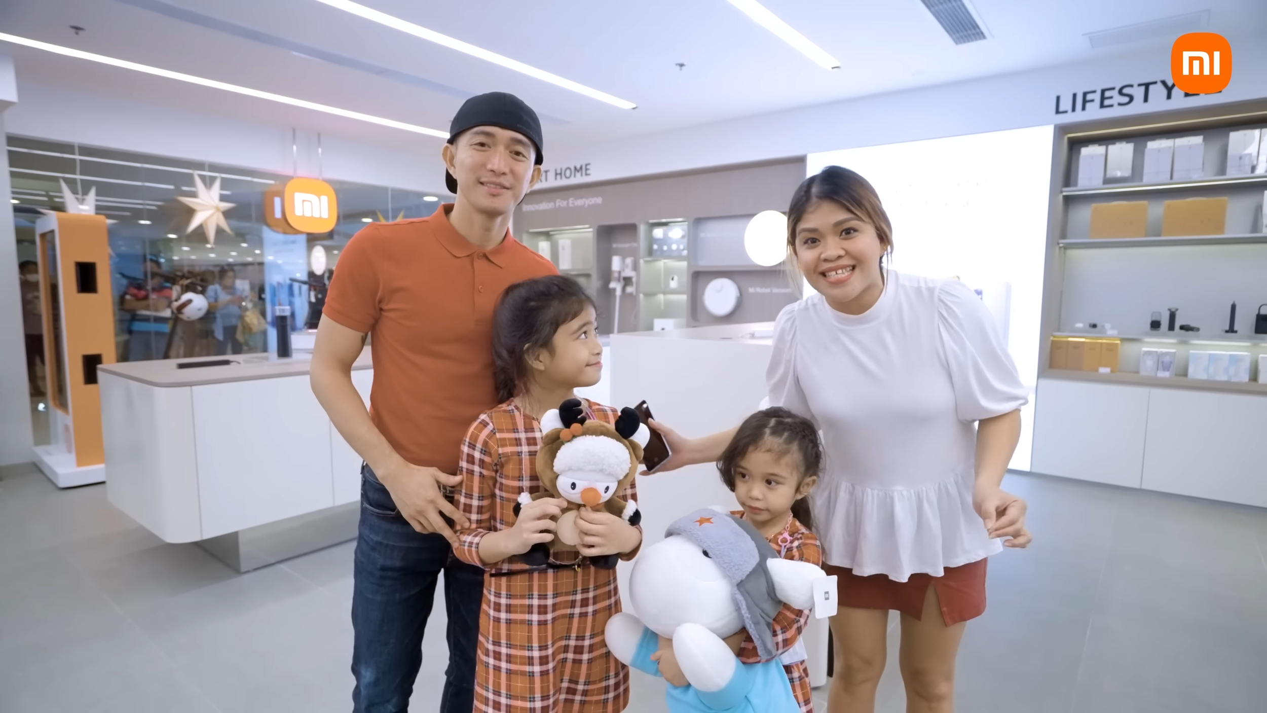 A Merry Xiaomi Christmas 18-24 screenshot.png