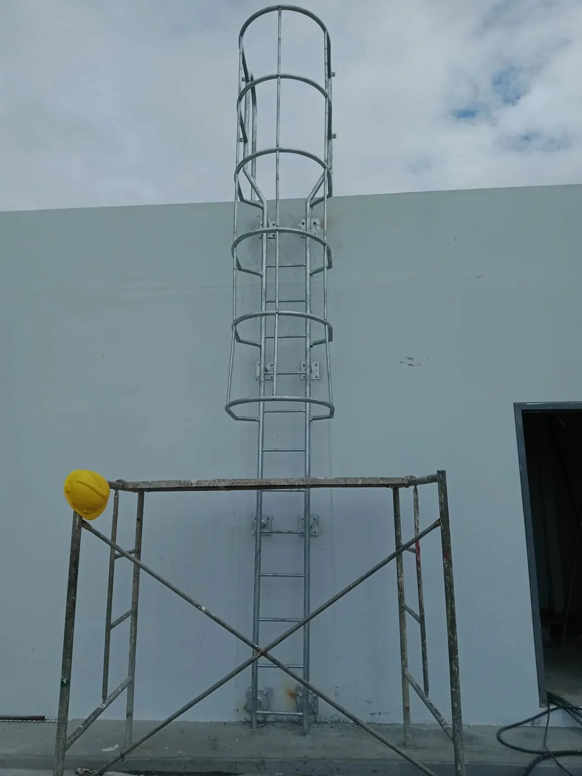 Caged ladder Rung (2).jpg