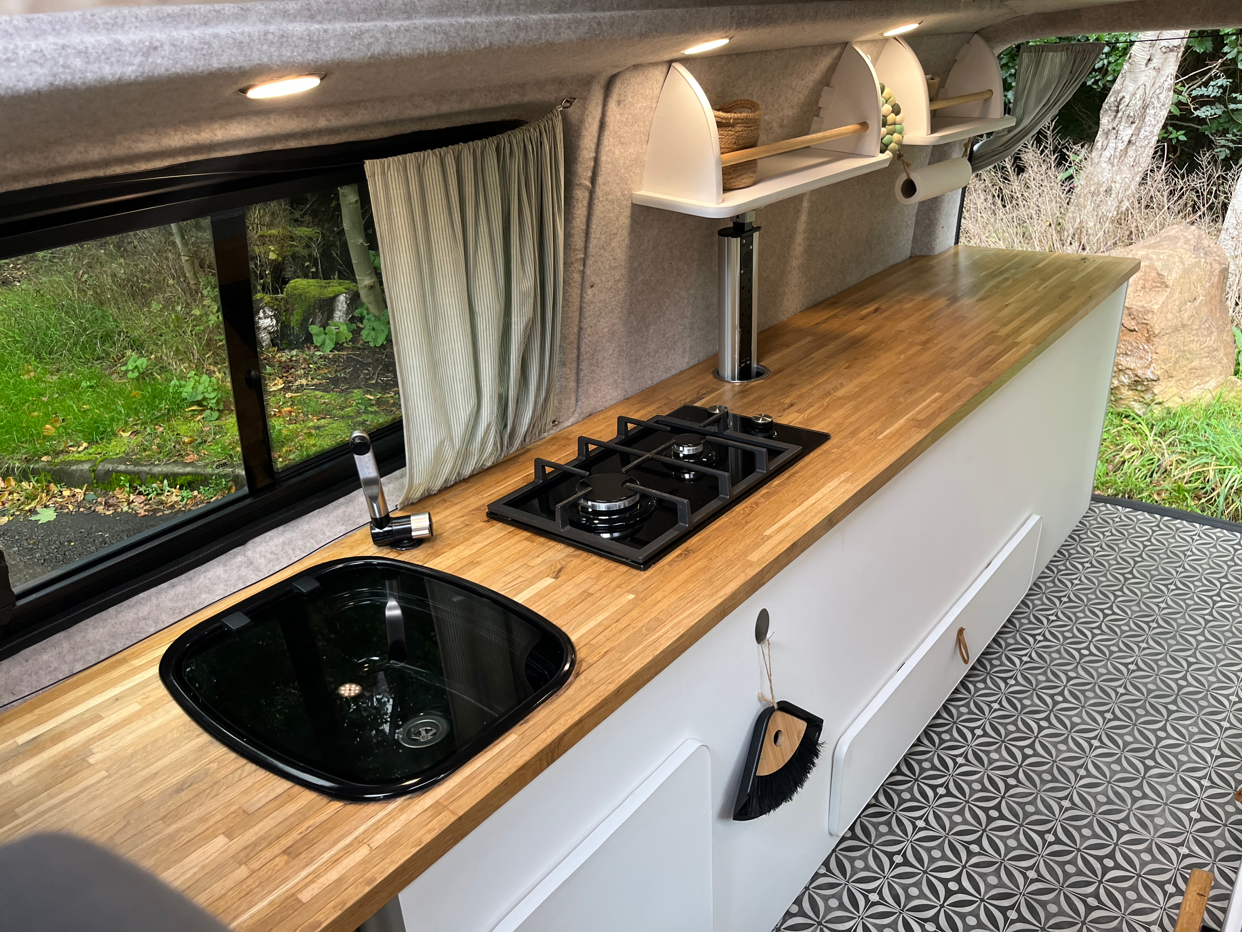 BESPOKE INTERIOR BUILD