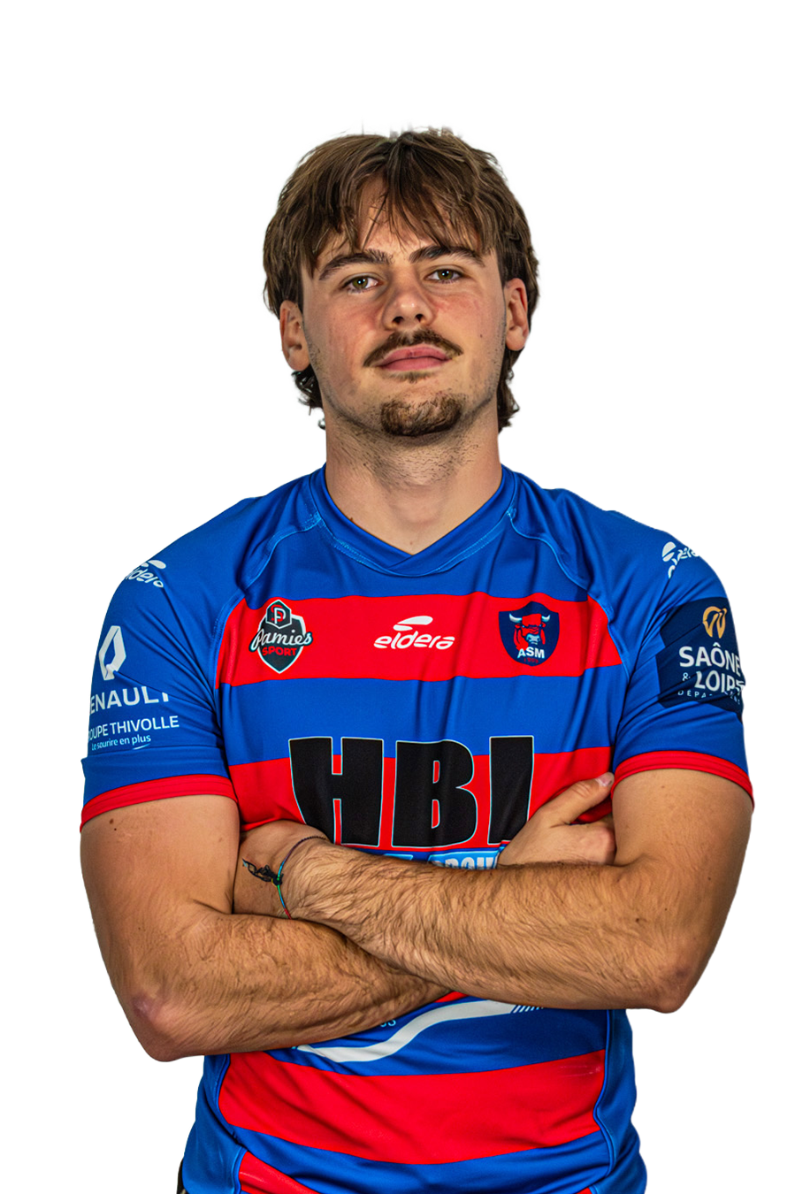 Jeune homme portant un maillot de rugby de l'équipe ASM Clermont Auvergne, avec les bras croisés devant la poitrine.