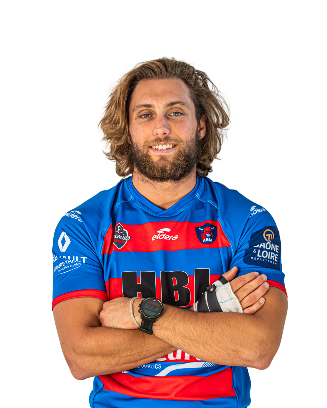 Un homme jeune portant un maillot de sport bleu avec des logos, croisant les bras, souriant, portant une montre et un gant à la main.