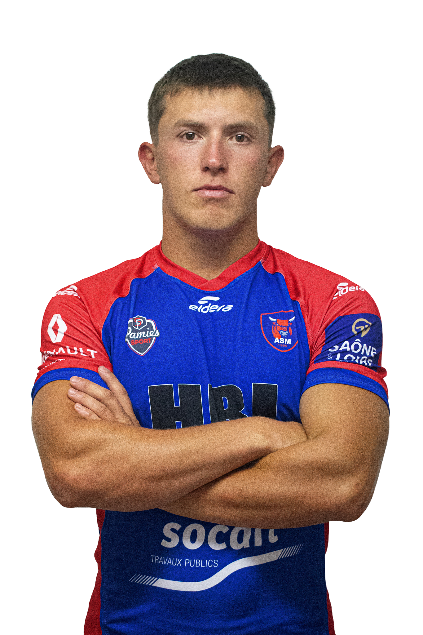 Un joueur de rugby en maillot d'équipe de rugby ASM Clermont Auvergne, bras croisés, regardant droit, fond blanc.