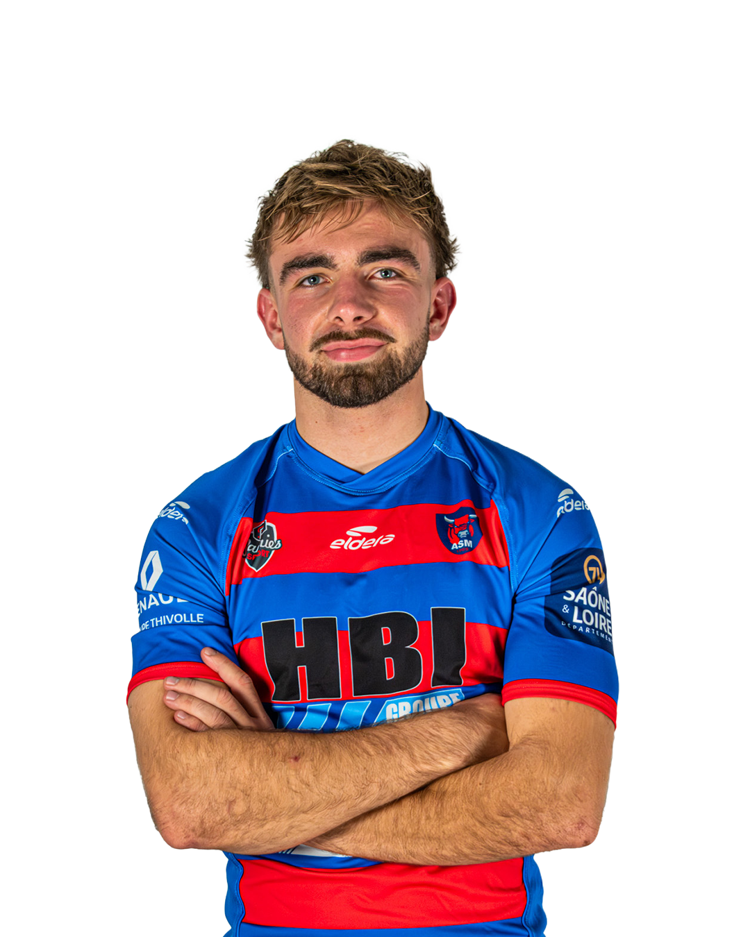 Jeune homme sportif portant un maillot de rugby bleu avec des rayures rouges, bras croisés, souriant légèrement.